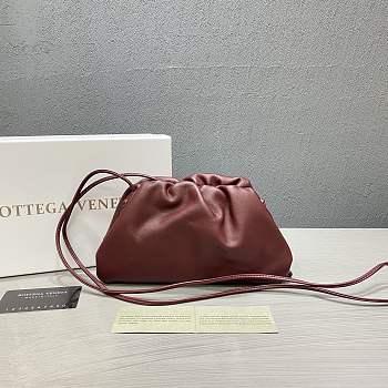 Forubags Bottega Veneta Pouch Bag In Burgundy