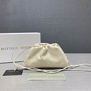 Forubags Bottega Veneta Pouch Bag In Creamy White - 1