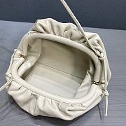 Forubags Bottega Veneta Pouch Bag In Creamy White - 5