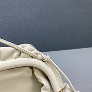 Forubags Bottega Veneta Pouch Bag In Creamy White - 6