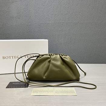 Forubags Bottega Veneta Pouch Bag In Dark Green