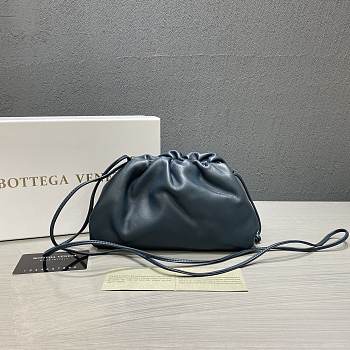 Forubags Bottega Veneta Pouch Bag In Navy blue