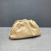 Forubags Bottega Veneta Pouch Bag In Beige - 6