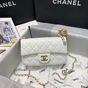 CHANEL WHITE LAMBSKIN FLAP 20×13×7CM - 1