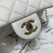 CHANEL WHITE LAMBSKIN FLAP 20×13×7CM - 4