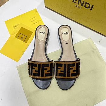 Forubags-21 Fendi Flat Slippers