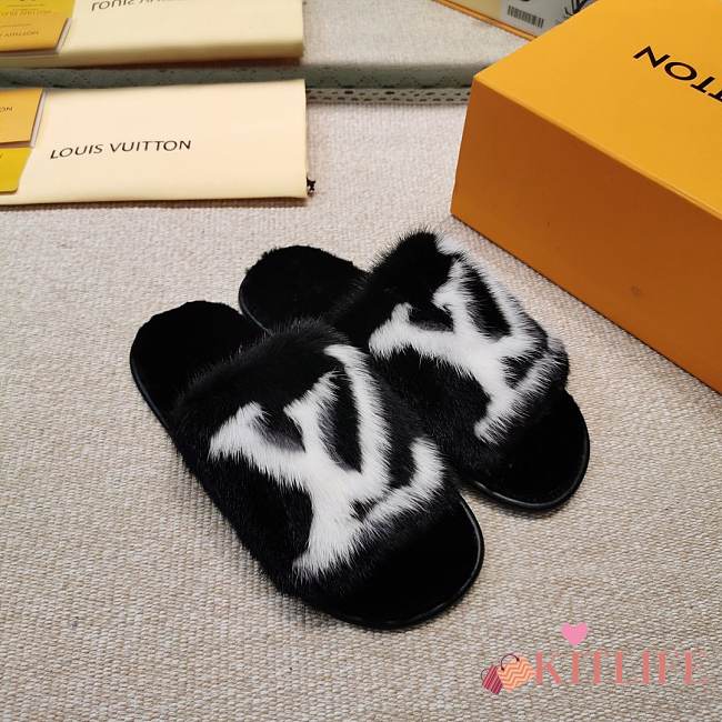LV Black Fur Slippers - 1