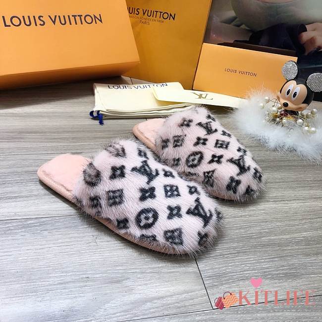 Forubags LV Light Pink Fur Slippers - 1