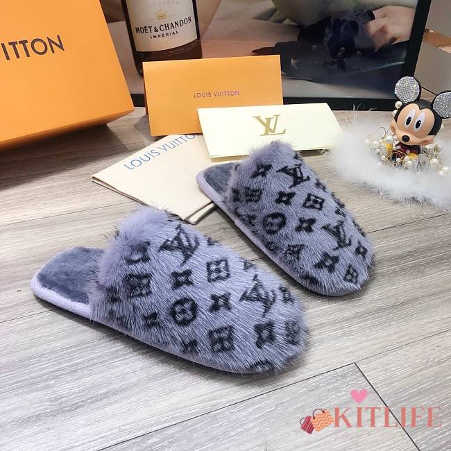 Forubags LV Grey Fur Slippers - 1