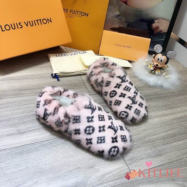 Forubags LV Pink Fur Slipper Shoes - 1