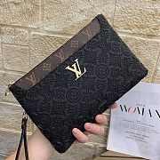 LV POUCH 28X19X3CM - 5