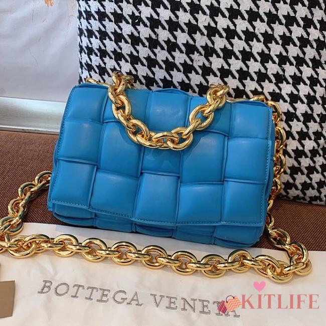 Forubags Bottega Veneta With The Chain Cassette In Blue - 1