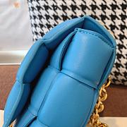 Forubags Bottega Veneta With The Chain Cassette In Blue - 3