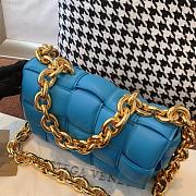 Forubags Bottega Veneta With The Chain Cassette In Blue - 6