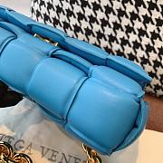 Forubags Bottega Veneta With The Chain Cassette In Blue - 5