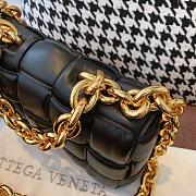 Forubags Bottega Veneta With The Chain Cassette In Black - 4