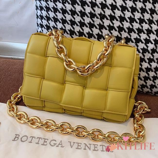 Forubags Bottega Veneta With The Chain Cassette In Yellow - 1