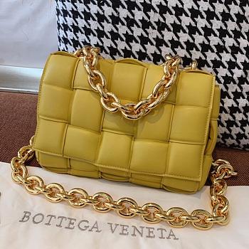 Forubags Bottega Veneta With The Chain Cassette In Yellow