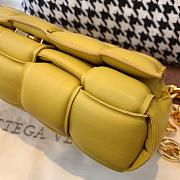 Forubags Bottega Veneta With The Chain Cassette In Yellow - 6