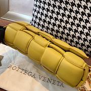 Forubags Bottega Veneta With The Chain Cassette In Yellow - 4