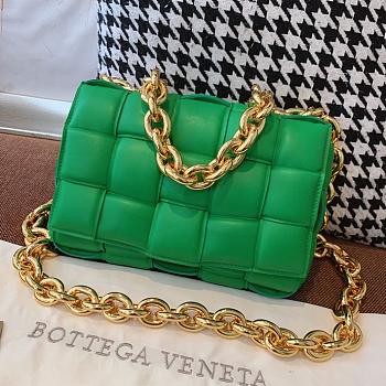 Forubags Bottega Veneta With The Chain Cassette In Green