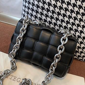 Forubags Bottega Veneta With The Silver Chain Cassette In Black