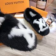 Forubags LV Fur Slippers In Black - 3