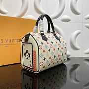 Forubags Louis Vuitton Game On Speedy Bandoulière 25 White Monogram - M57466  – 25 x 19 x 15 cm - 4