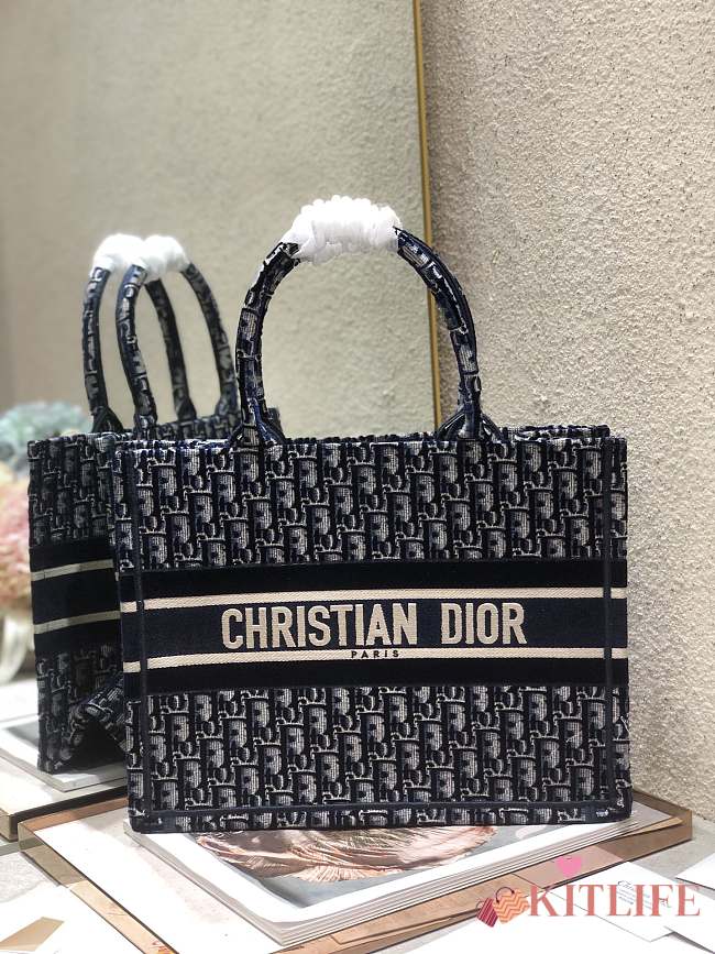 Christian Dior Book Tote Blue Oblique Embroidery - M1296Z - 36cm - 1