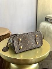 Forubags Louis Vuitton Alma BB Monogram Vernis Leather Bag – M90584 - 23.5 x 17.5 x 11.5 cm - 5