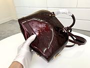 Forubags Louis Vuitton Alma BB Monogram Vernis Leather Amarante Red – M91678 - 25 x 19 x 11 cm - 4