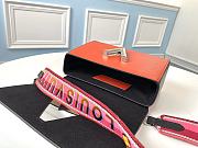 Forubags Louis Vuitton Twist Strap MM Epi Grained Leather White Fight Crimson – M55678 - 23x 17x 9.5cm - 2