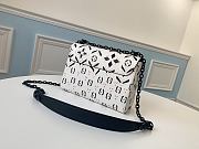 Forubags Louis Vuitton Twist MM White Flower – M50282 - 23.0 x 18.0 x 8.0 c - 4