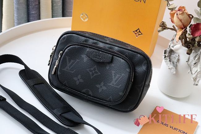Forubags Louis Vuitton Outdoor Pouch Taigarama Black  – M30755 - 15 x 9 x 7 cm - 1