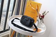 Forubags Louis Vuitton Outdoor Pouch Taigarama Black  – M30755 - 15 x 9 x 7 cm - 3
