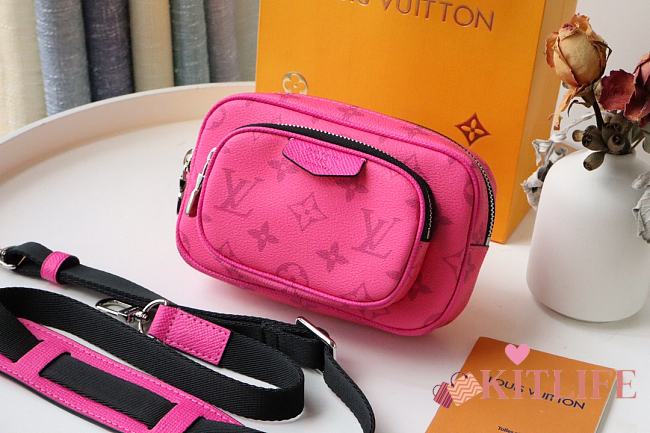 Forubags Louis Vuitton Outdoor Pouch Taigarama Fuchsia  – M30781 - 15 x 9 x 7 cm - 1