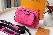 Forubags Louis Vuitton Outdoor Pouch Taigarama Fuchsia  – M30781 - 15 x 9 x 7 cm - 1