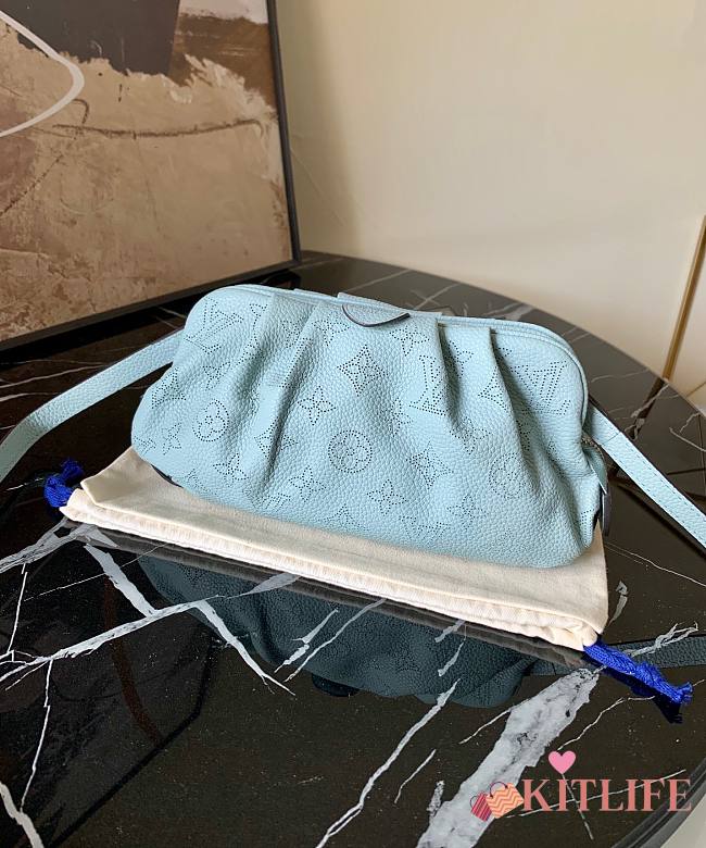 Forubags Louis Vuitton Scala Mini Pouch Vert Lagon Green – M80094 – 23 x 12.5 x 5 cm - 1