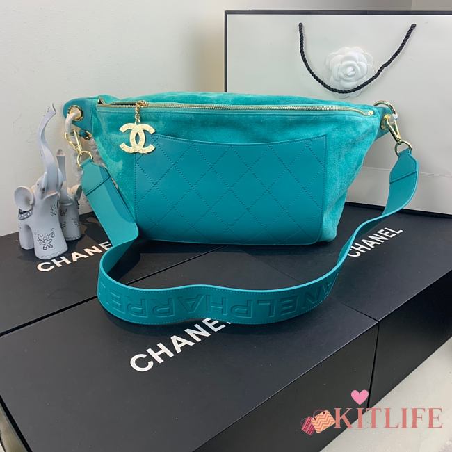 Forubags Chanel x Pharrell Waist Bag in Suede Light Blue – 31.5x21x8 cm - 1