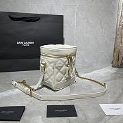 Forubags YSL 80'S Vanity Bag In Carré-Quilted Grain De Poudre Embossed Leather White – 649779 - 14.5x16.5x9 cm - 2