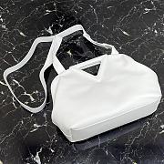Forubags BV Point Nappa Cowhide Chalk White – 440999– 35x12x6.5 cm - 3
