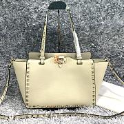 Forubags Valentino Rockstud Bag Grain Cowhide White – 0037A – 26×11×22cm - 1