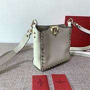 Forubags Valentino Garavani Rockstud Calfskin Hobo Handbag White – 50029# – 18.5×18.5× 6.5 cm  - 4