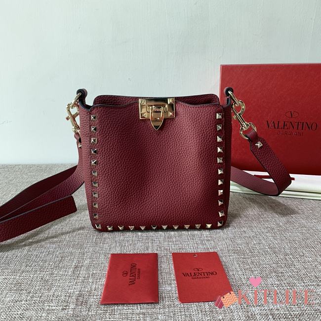 Forubags Valentino Garavani Rockstud Calfskin Hobo Handbag Bordeaux Red – 50029# – 18.5×18.5× 6.5 cm - 1