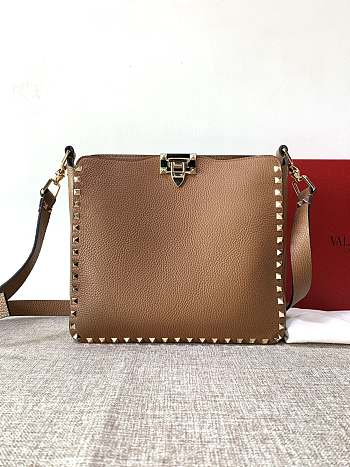 Forubags Valentino Garavani Rockstud Soft Cowhide Hobo Handbag Brown – 50031S# – 27×7×25 cm