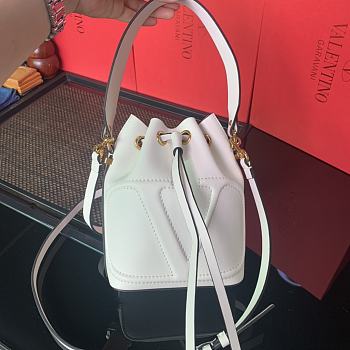 Forubags Valentino Vlogo Walk Calfskin Bucket Bag White  – 2054 – 15×10×20 cm