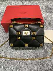 Forubags Valentino Garavani Roman Stud Chain Bag Black – 2060S – 25×16×10 cm - 1