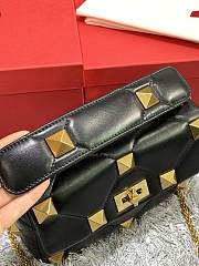Forubags Valentino Garavani Roman Stud Chain Bag Black – 2060S – 25×16×10 cm - 6
