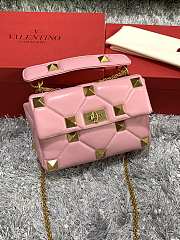 Forubags Valentino Garavani Roman Stud Chain Nappa Leather Bag Light Pink – 2060S – 25×16×10 cm - 2
