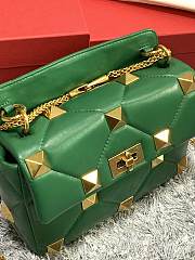 Forubags Valentino Garavani Roman Stud Chain Nappa Leather Bag Green – 2060S – 25×16×10 cm - 6